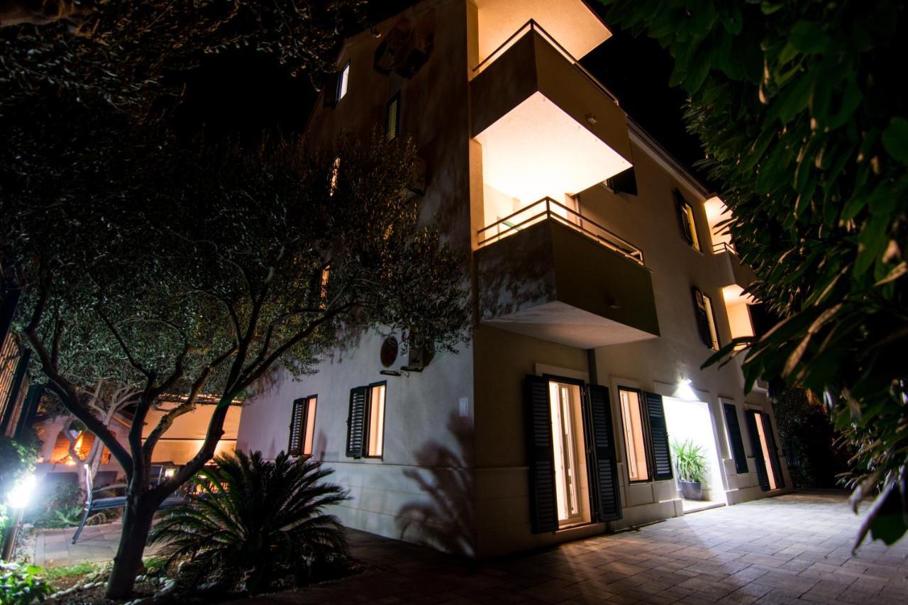Apartments Rici Bol Extérieur photo