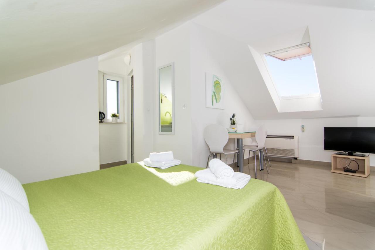 Apartments Rici Bol Extérieur photo