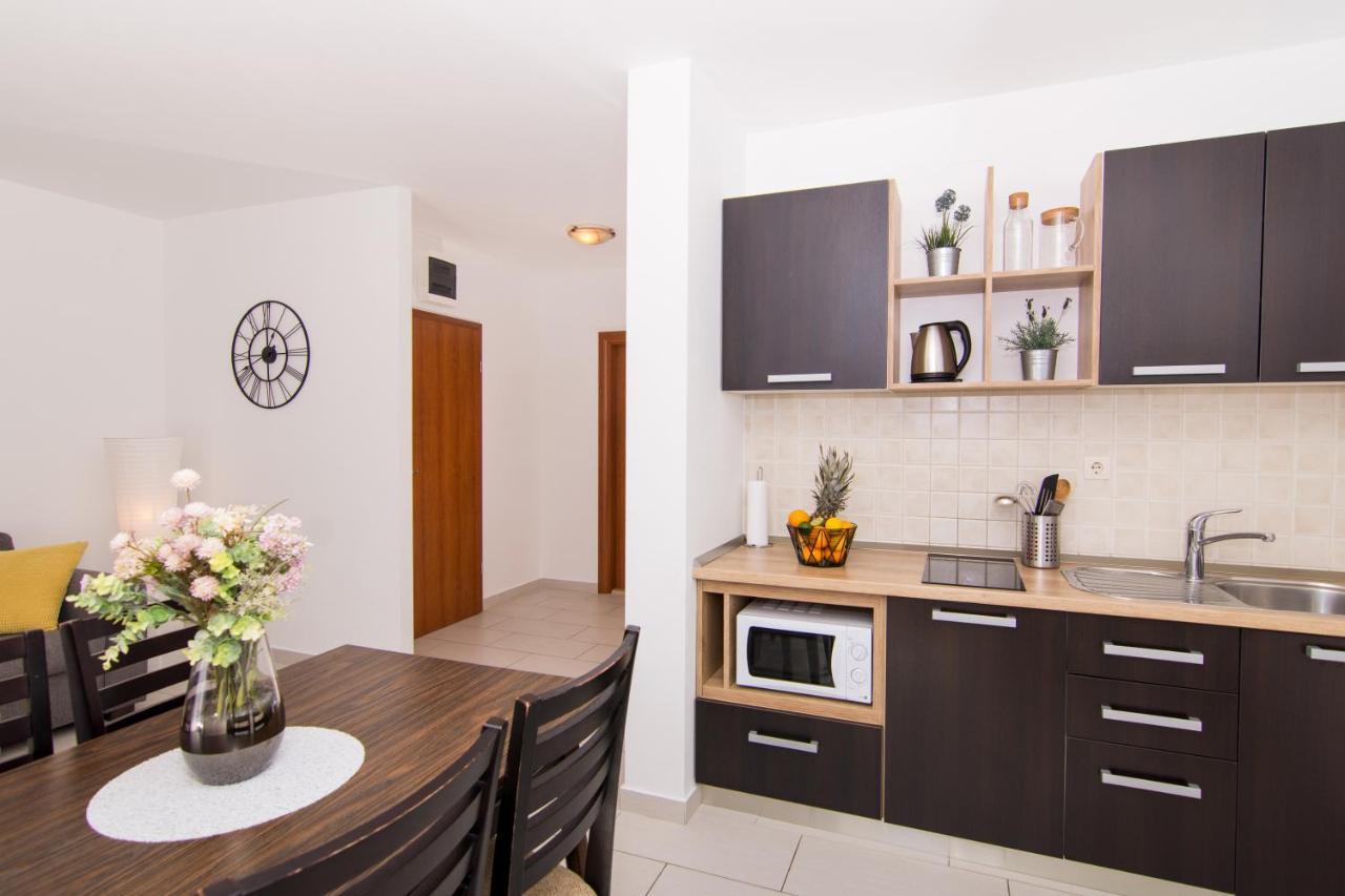 Apartments Rici Bol Extérieur photo