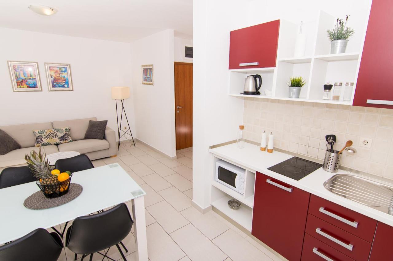Apartments Rici Bol Extérieur photo
